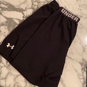 Under Armour athletic shorts - L